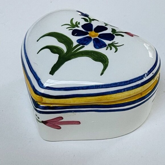 Porcelain Handpainted Heart Shaped Trinket Box Flowers Portugal 204-E - Picture 2 of 8